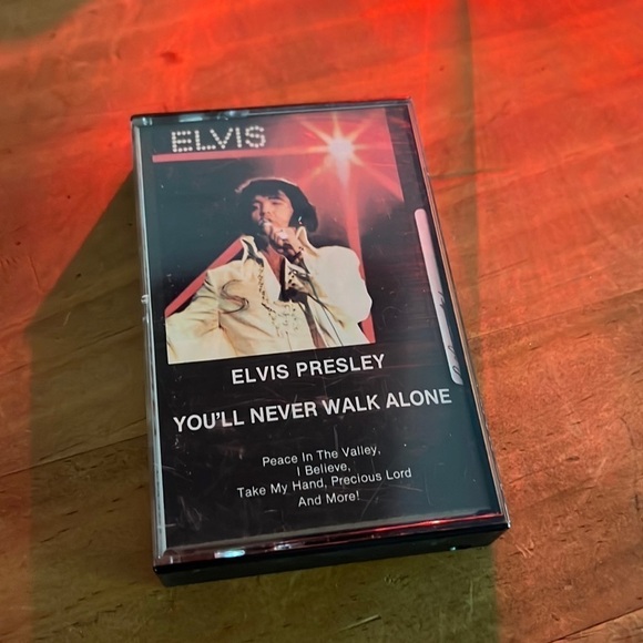 ELVIS PRESLEY - YOU'LL NEVER WALK ALONE CASSETTE TAPE - Picture 1 of 5